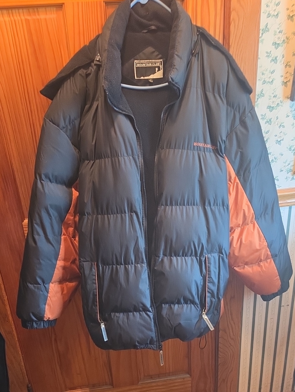 Mountain Club Men's Black & Orange Quilted Puffer Jacket